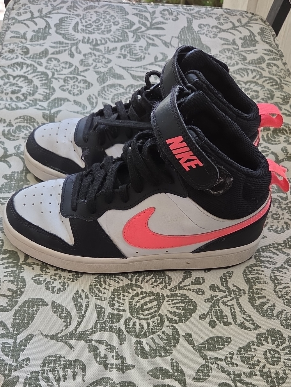 Nike Youth Size 5 High-Top Sneakers in Black, White & Pink. Preloved. See Photos